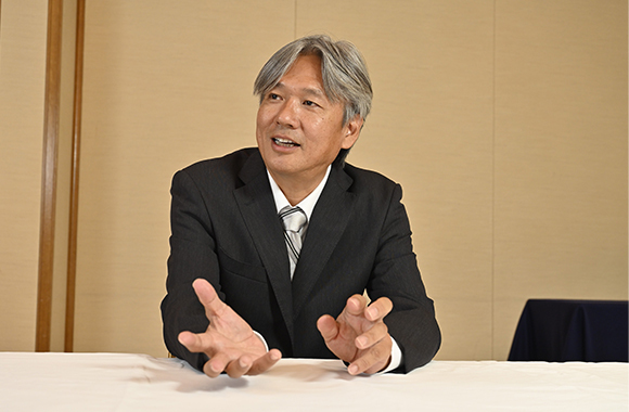 写真：代表取締役社長